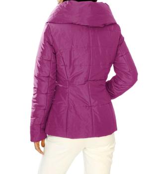 Figurbetonte Steppjacke für Damen in Beere